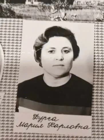 5 октября мы чествуем тех, кто годами вкладывал душу в воспитание и обучение детей. Это праздник не только тех, кто сейчас в классе, — мы с особой благодарностью вспоминаем и тех педагогов, кто уже на заслуженном отдыхе. В Центре социальной помощи «Забота» сложилась добрая традиция: в День учителя социальные работники вместе с бывшими учителями листают альбомы с фотографиями. За каждой фотографией — целая эпоха: любимые классы, школьные праздники, первые успехи учеников… И за каждым снимком — огромный труд, терпение и настоящая любовь к своему делу. Такие встречи — это не просто воспоминания. Это способ сказать «спасибо» тем, кто воспитал не одно поколение.  ❤Поздравляем всех педагогов с профессиональным праздником! Пусть память о ваших учениках греет, а уважение и благодарность будут по-настоящему ощутимыми.